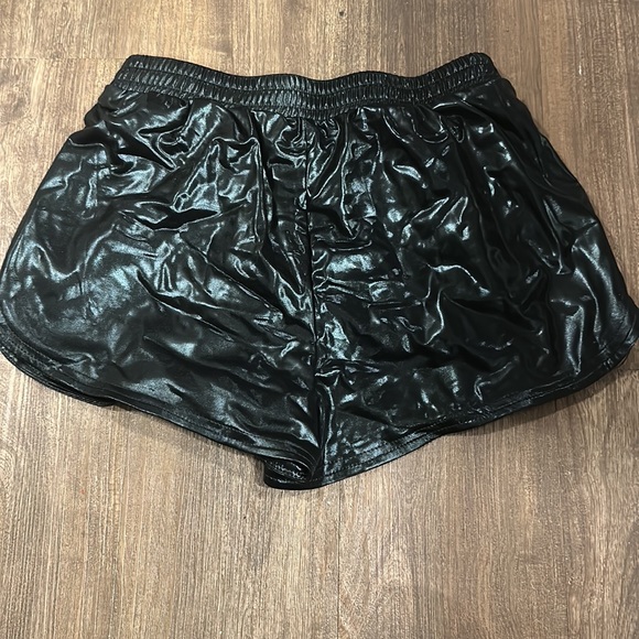 Metallic black shorts - Picture 2 of 2